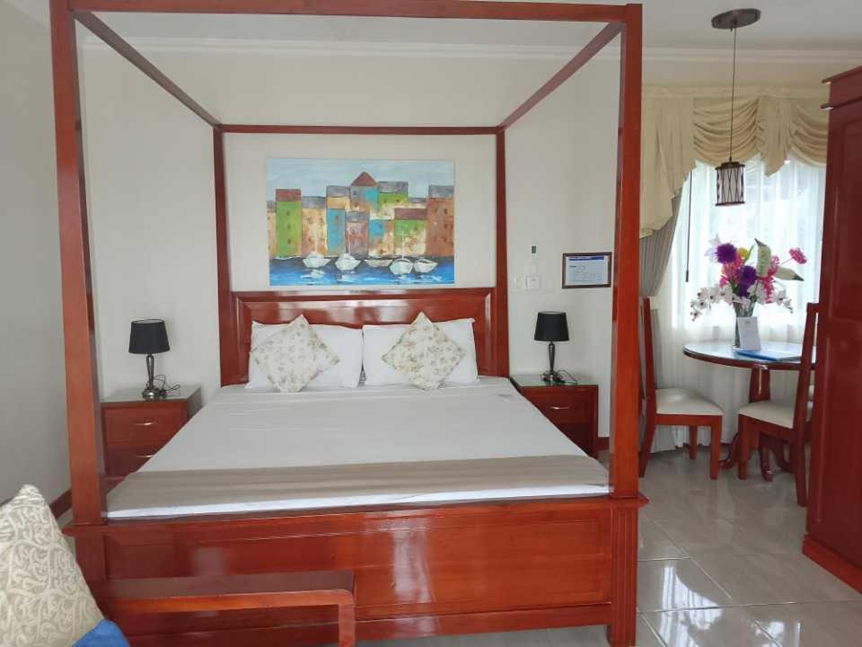 Ocean Breeze Resort Toledo Экстерьер фото